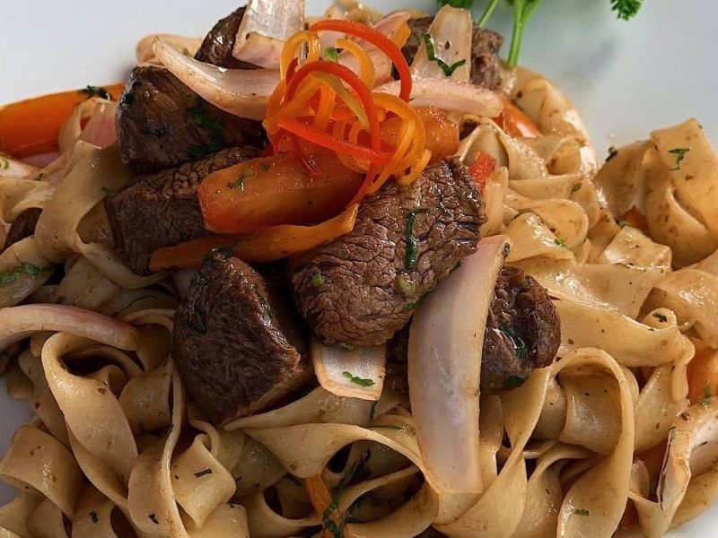 fetuccini saltado de carne